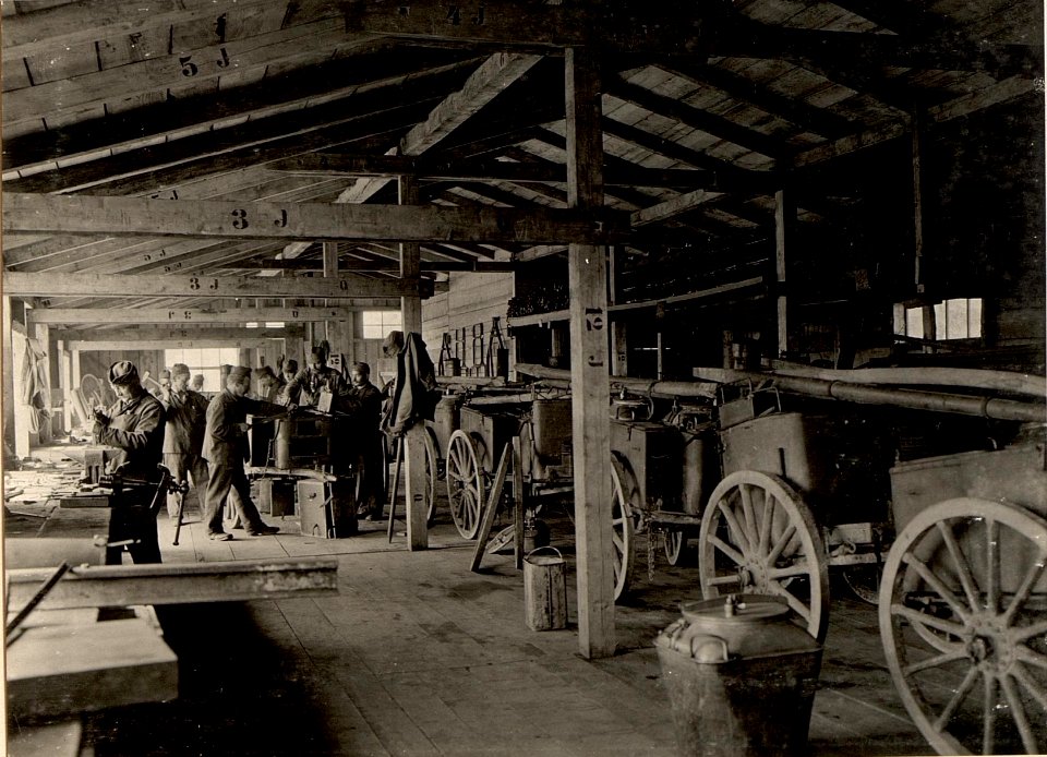 K.u.k. Verpflegs Feldausrüstungs Werkstätte in Villach, Abteilung für Fahrküchen Reparatur, aufgenommen am 25.V.1916 (BildID 15473129)