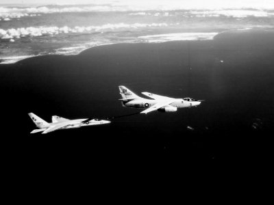 KA-3B VAH-4 refueling RA-5C RVAH-13 c1965