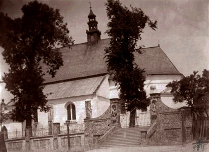 Jędrzejów. Kościół parafialny św. Trójcy photo