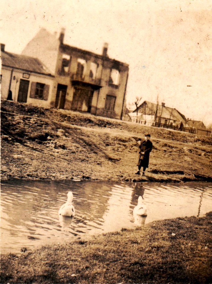 Jędrzejów. Ruiny kamienicy przy ul. Klasztornej, 3.IX.1939