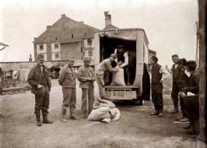 Jędrzejów. Słodownia, wyładunek ziarna, 1916