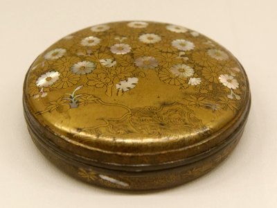 Kagamibako chrysanthemum Guimet MA840