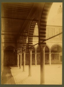 Kairouan, la cour de la mosque de (...) - Lehnert (...). LCCN2003690030