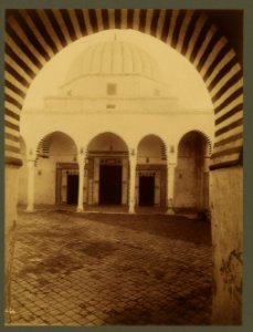 Kairouan. Zaouia of the religious brotherhood of fanatics known as Aissaouas - Lehnert et Landrock, Tunis. LCCN2003690036