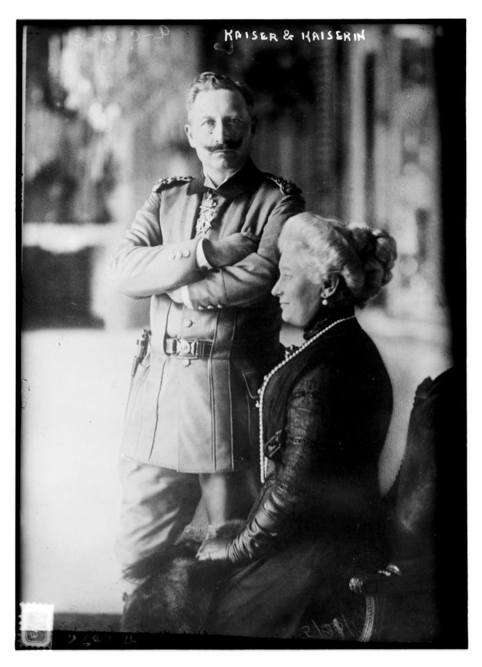 Kaiser & Kaiserin LCCN2014692995