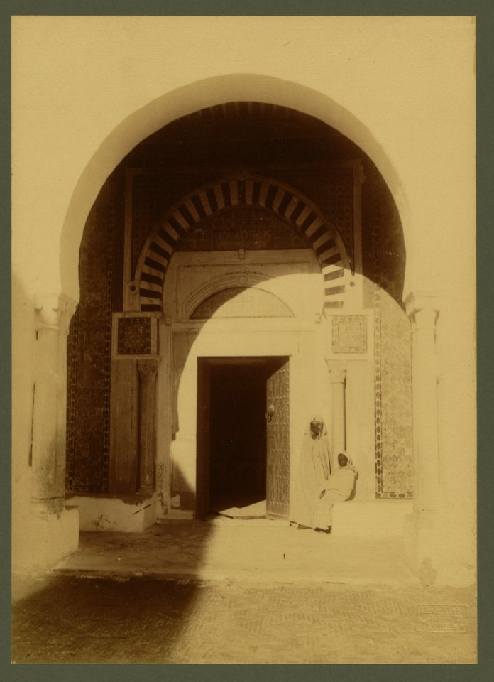 Kairouan. Entrance to a mosque - Lehnert et Landrock, Tunis. LCCN2003691252