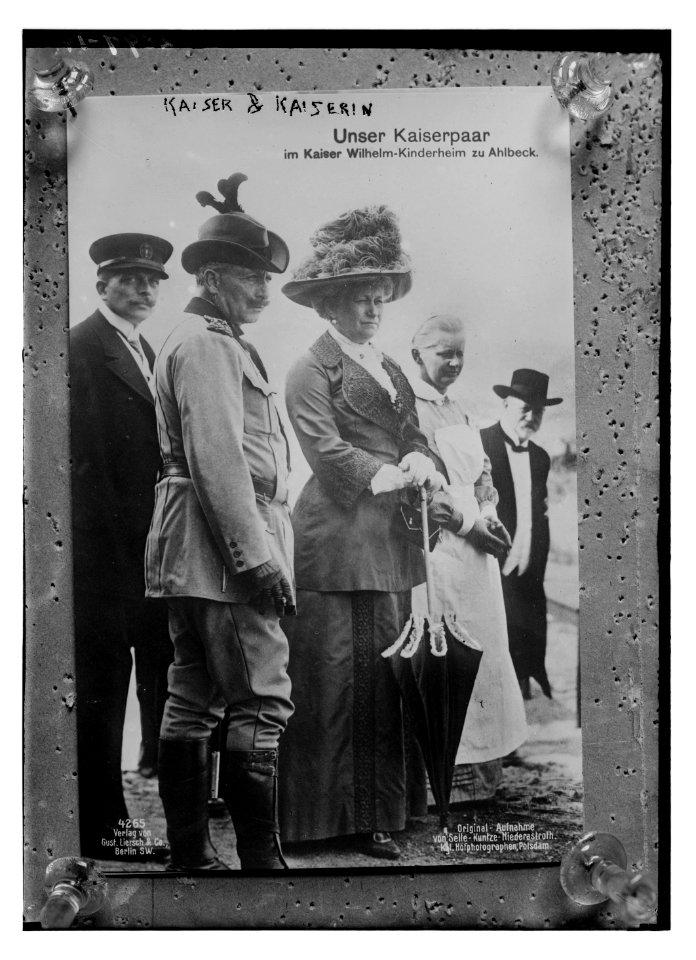 Kaiser and Kaiserin LCCN2014694740