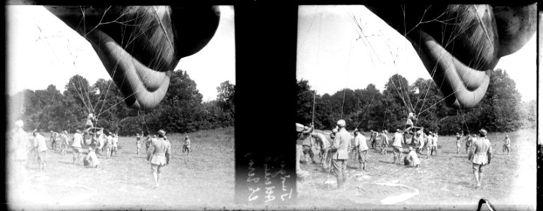 Juvigny. Ballon 92. Atterrissage. Lt. Zernynck - Fonds Berthelé - 49Fi380