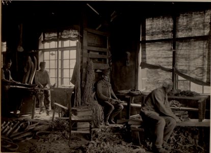 K.u.k. Etappenwerkstätte für alpine Ausrüstung in Klagenfurt. Reparaturwerkstätte für Schneereifen. (BildID 15476504)
