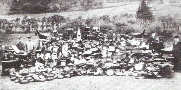 JW Hornung - Sammlung des Hausrats aus Kupfer und Messing am Westbahnhof (TüW18.10-16)