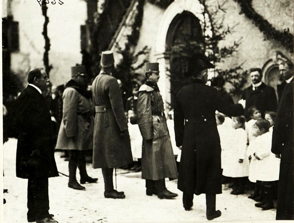 Kaiser Karl I,, Besuch in Pergine, Empfang der Zivilbevölkerung. (BildID 15415372)