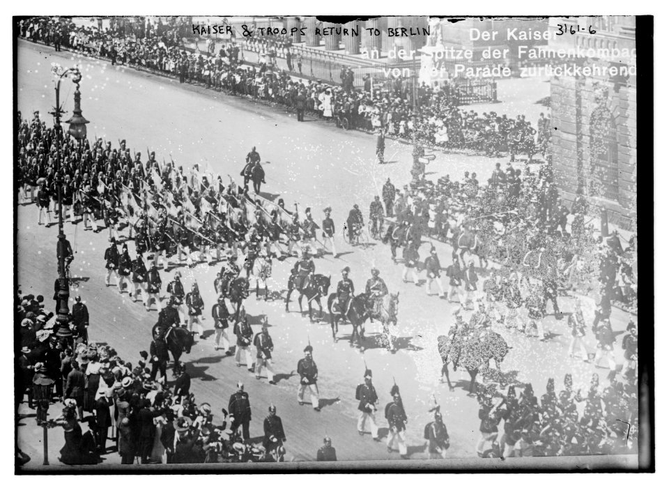 Kaiser and troops return to Berlin LCCN2014696816