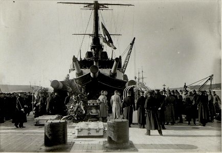 Kaiser Karl I. beim Begräbnis des an Lungenentzündung verstorbenen Grossadmirals Anton Haus in Pola, 10.2.1917 (BildID 15551225)
