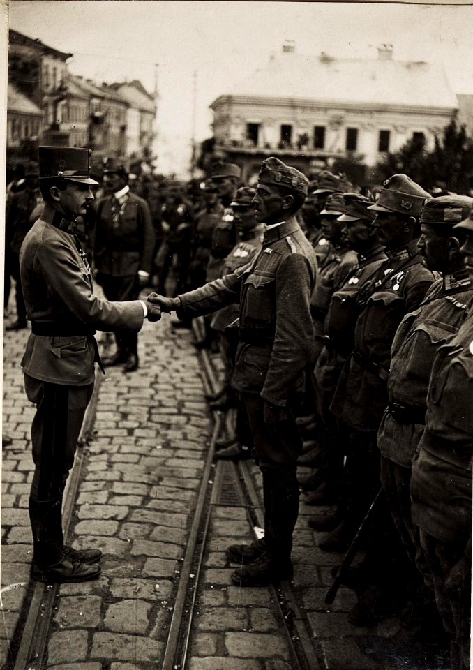 Kaiser Karl I. besucht Czernowitz am 6. August 1917 (BildID 15566844)