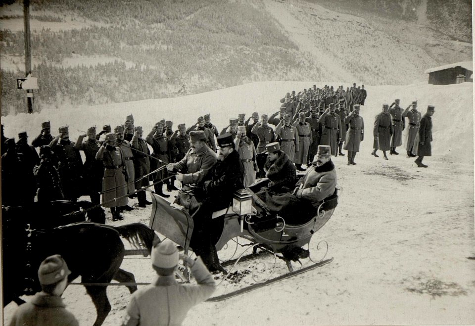 Kaiser Karl I. besucht das Plateau von Folgaria (Vielgereuth), 16.1.1917 (BildID 15549656)