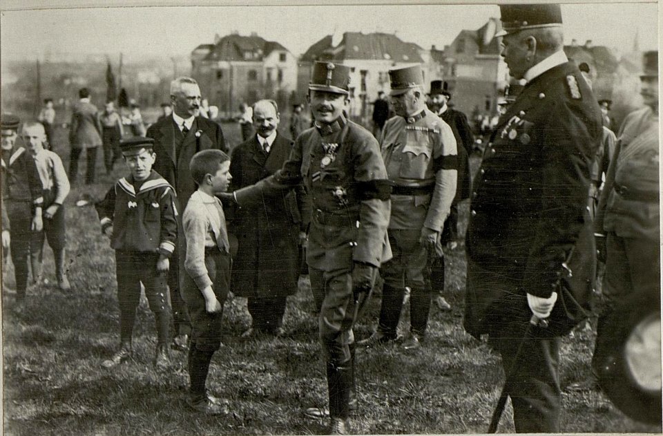 Kaiser Karl I. bei Jung Österreich am Roten Berg in Ober St. Veit (BildID 15552485)