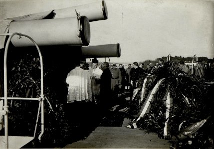 Kaiser Karl I. beim Begräbnis des an Lungenentzündung verstorbenen Grossadmirals Anton Haus in Pola, 10.2.1917 (BildID 15551211)