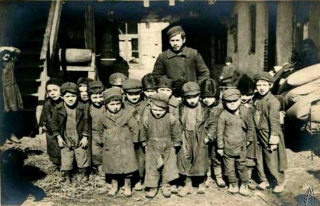 Jędrzejów. Cheder, szkoła żydowska dla chłopców, 1915