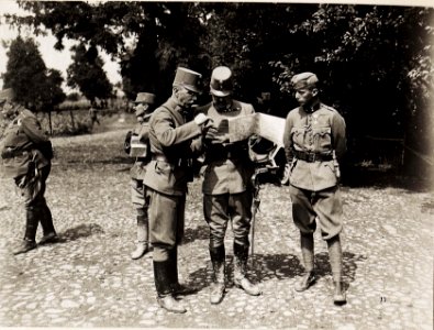 Kaiser Karl I. im Raum Snjatin am 29.7.1917 unmittelbar nach der erfolgreichen Gegenoffensive in Galizien (BildID 15566585)