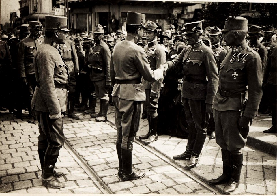 Kaiser Karl I. besucht Czernowitz am 6. August 1917 (BildID 15566823)