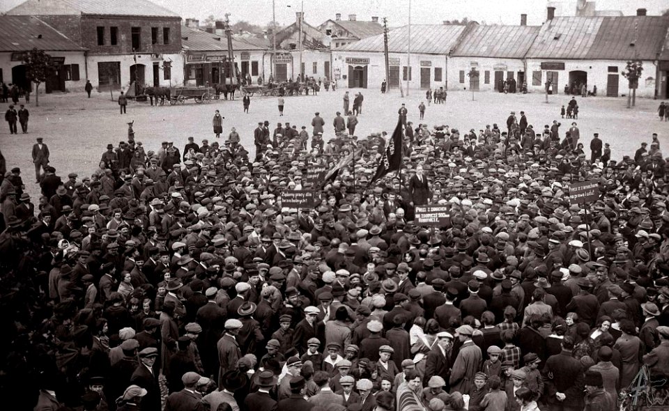 Jędrzejów. Manifestacja na rynku, lata 30. XX w