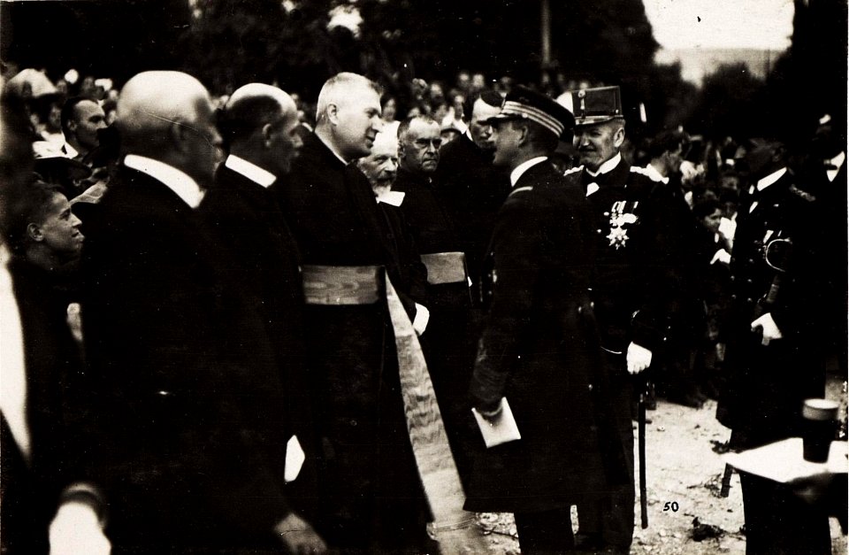 Kaiser Karl I. in Pula (Pola) während seiner Frontreise an die Isonzofront, nach Istrien, Kärnten und Vorarlberg am 3. Juni 1917 (BildID 15565128)