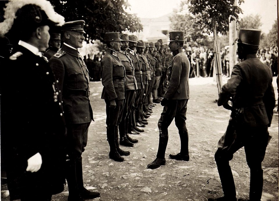 Kaiser Karl I. in Triest während seiner Frontreise an die Isonzofront, Istrien, Kärnten und Vorarlberg, die vom 1. Juni 1917 bis zum 6. Juni 1917 dauerte (BildID 15564946)