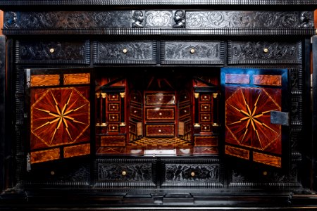 Kabinettskåp med intarsia - Hallwylska museet - 108630