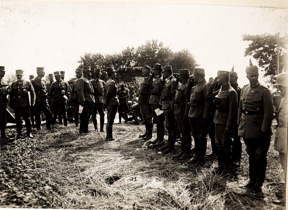 Kaiser Karl I. im Raum Snjatin am 29.7.1917 unmittelbar nach der erfolgreichen Gegenoffensive in Galizien (BildID 15566627)