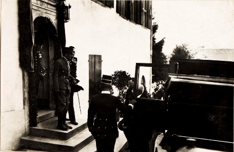 Kaiser Karl I. und Kaiserin Zita auf der letzten Station in Bregenz, während der Frontreise Kaiser Karls des I. vom 1. Juni 1917 bis zum 6. Juni 1917 an die Isonzofront, Istrien, Kärnten und Vorarlber (BildID 15565527)