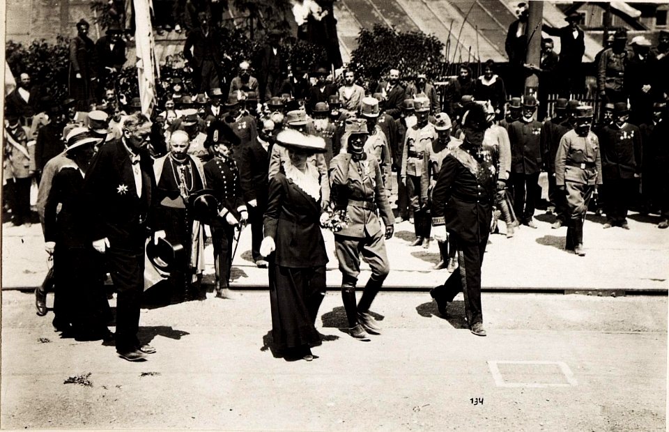Kaiser Karl I. und Kaiserin Zita auf der letzten Station in Bregenz, während der Frontreise Kaiser Karls des I. vom 1. Juni 1917 bis zum 6. Juni 1917 an die Isonzofront, Istrien, Kärnten und Vorarlber (BildID 15565555)