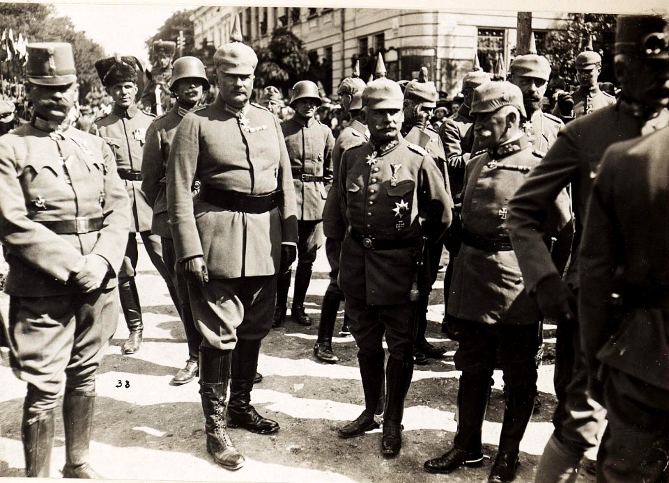 Kaiser Karl I. im rückeroberten Tarnopol am 30.7.1917 unmittelbar nach der erfolgreichen Gegenoffensive (BildID 15566718)