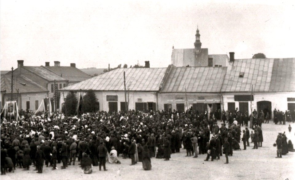 Jędrzejów. Rynek, uroczystość Bożego Ciała, 1915