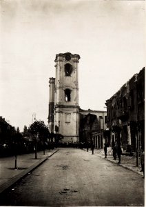 Kaiser Karl I. und Kaiserin Zita besuchen das am 21.5.1917 von einem Brand zerstörte Gyöngyös am 23.5.1917 (BildID 15564882)