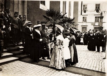 Kaiser Karl I. und Kaiserin Zita in Feldkirch am 5. Juni 1917. Karl bereiste vom 1. Juni 1917 bis zum 6. Juni 1917 die Isonzofront, Istrien, Kärnten und Vorarlberg (BildID 15565394)