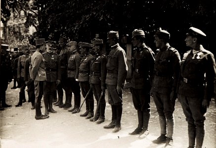 Kaiser Karl I. in Triest während seiner Frontreise an die Isonzofront, Istrien, Kärnten und Vorarlberg, die vom 1. Juni 1917 bis zum 6. Juni 1917 dauerte (BildID 15564960)