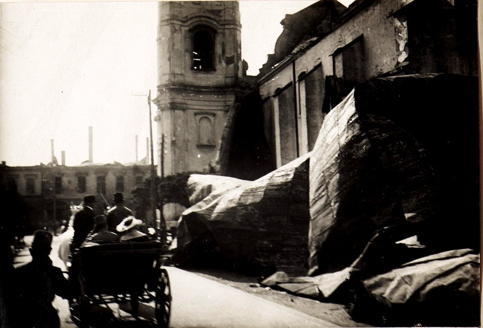 Kaiser Karl I. und Kaiserin Zita besuchen das am 21.5.1917 von einem Brand zerstörte Gyöngyös am 23.5.1917 (BildID 15564897)