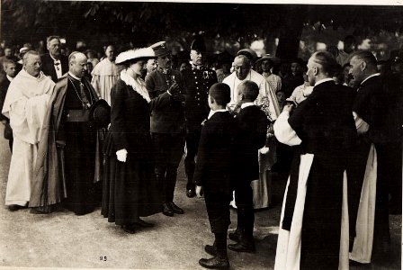 Kaiser Karl I. und Kaiserin Zita in Feldkirch am 5. Juni 1917. Karl bereiste vom 1. Juni 1917 bis zum 6. Juni 1917 die Isonzofront, Istrien, Kärnten und Vorarlberg (BildID 15565436)
