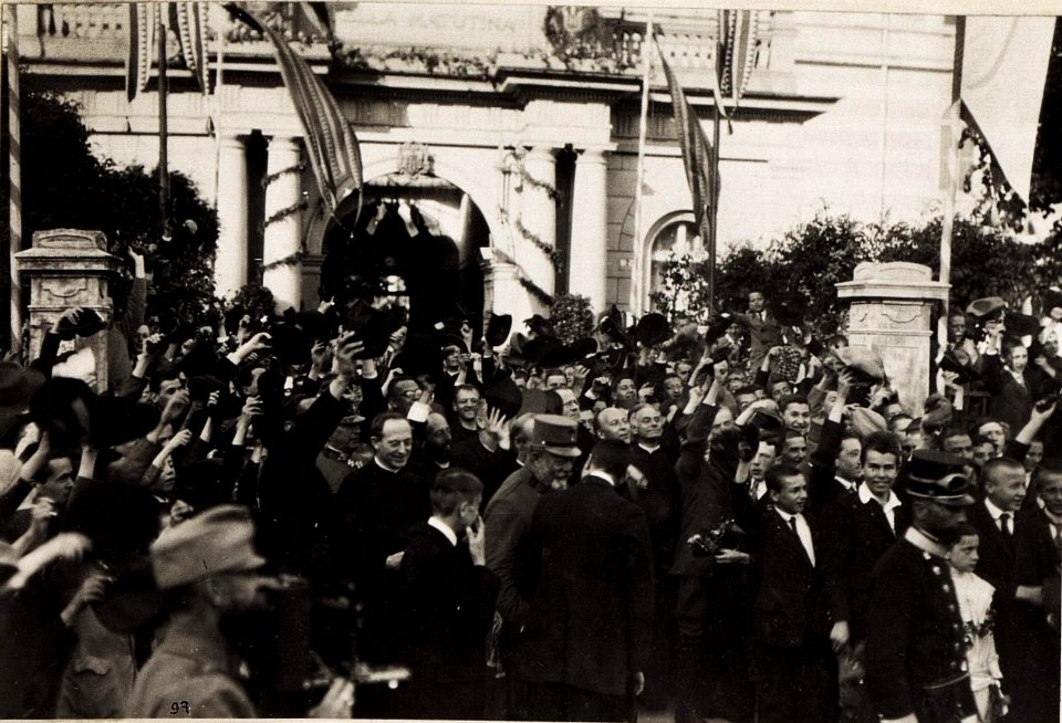 Kaiser Karl I. und Kaiserin Zita in Feldkirch, in der Stella Matutina, am 5. Juni 1917. Karl bereiste vom 1. Juni 1917 bis zum 6. Juni 1917 die Isonzofront, Istrien, Kärnten und Vorarlberg (BildID 15565422)