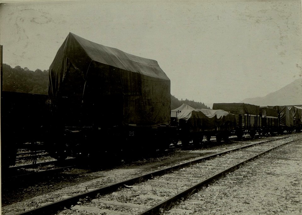 K.H.L.-15, Batterie 3 am Transport. Aufgenommen am 13. August 1916. (BildID 15480048)