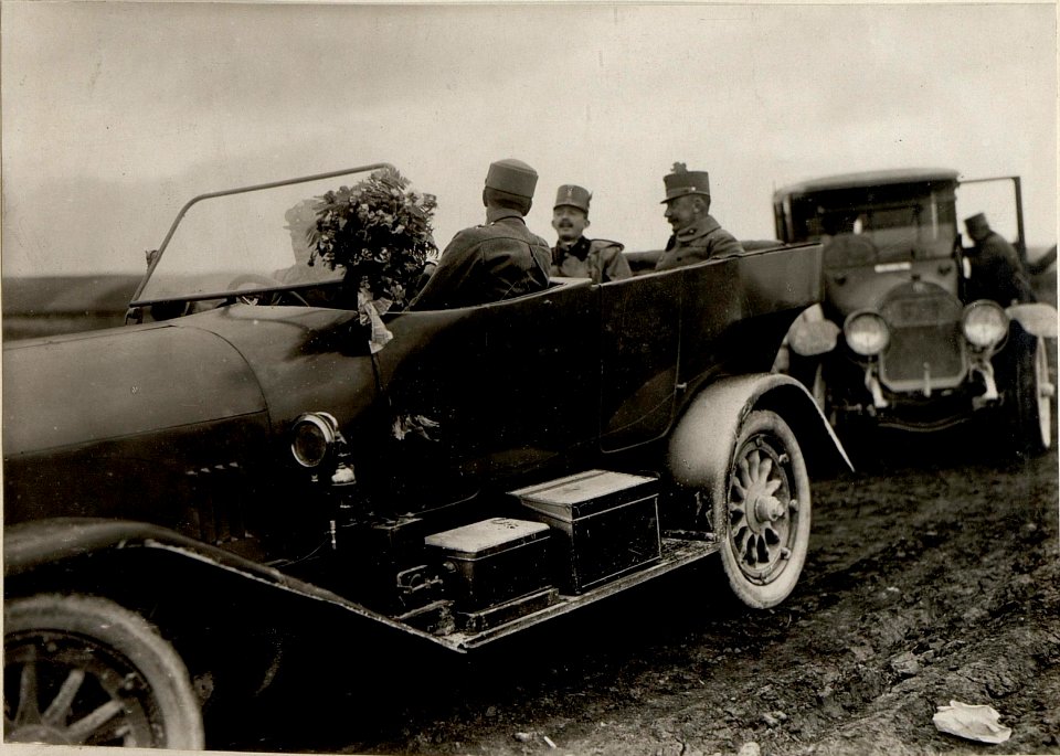 KAISER KARL und F. M. L. im Auto. (BildID 15531618)
