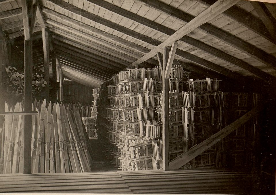 K.u.k. Etappenwerkstätte für alpine Ausrüstung in Klagenfurt. Magazin für Tragkraxen und Skier. (BildID 15476518)