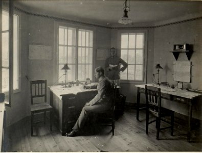 K.u.k. Feldwetterstation Nro.6 des 10. Armeekomdos in Villach. Kanzlei. Aufgenommen am 11. Juli 1916. (BildID 15477457)