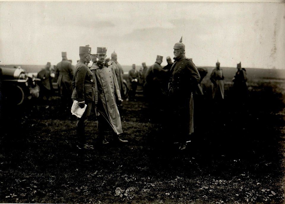 KAISER KARL im Gespräch mit Graf Bothmar und F. M. L. Hofmann. (BildID 15531590)