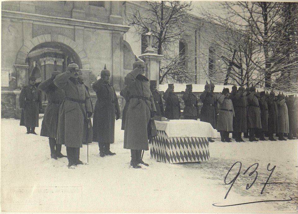 Kaiser Wilhelm II. Geburtstagsfeier 1917 (während der Kaiserhymne). (BildID 15727495)