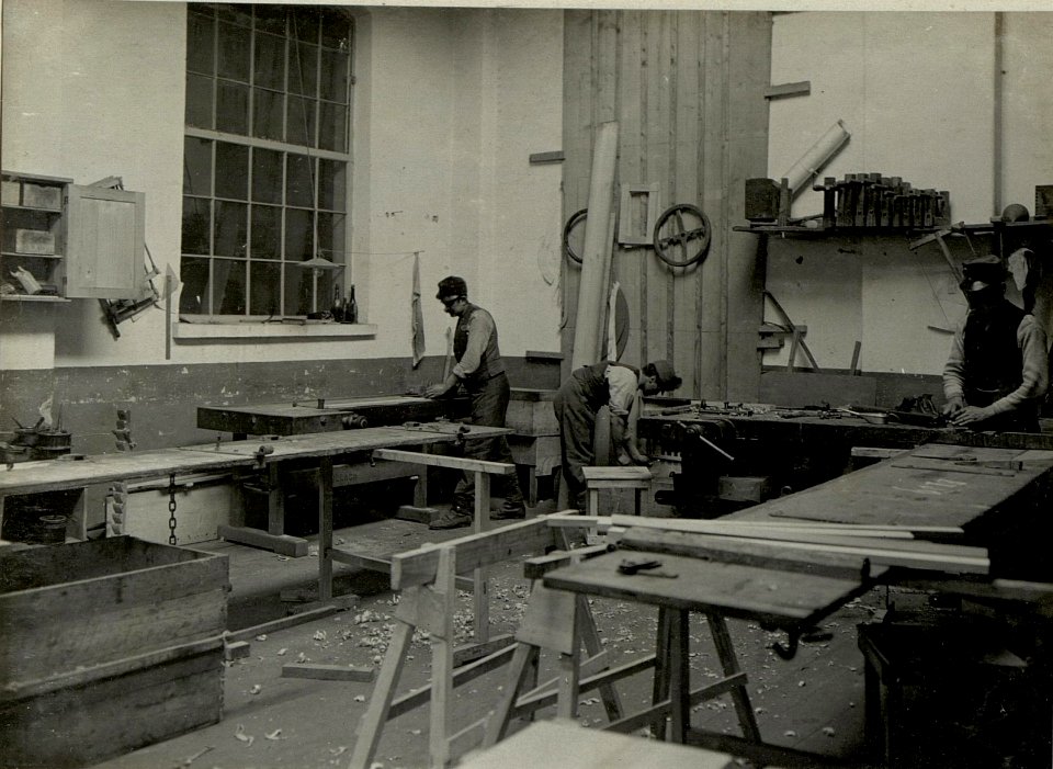 K.u.k. Kraftwagen Werkstätte in der Cellulosefabrik Villach. Tischlerei. (BildID 15468403)