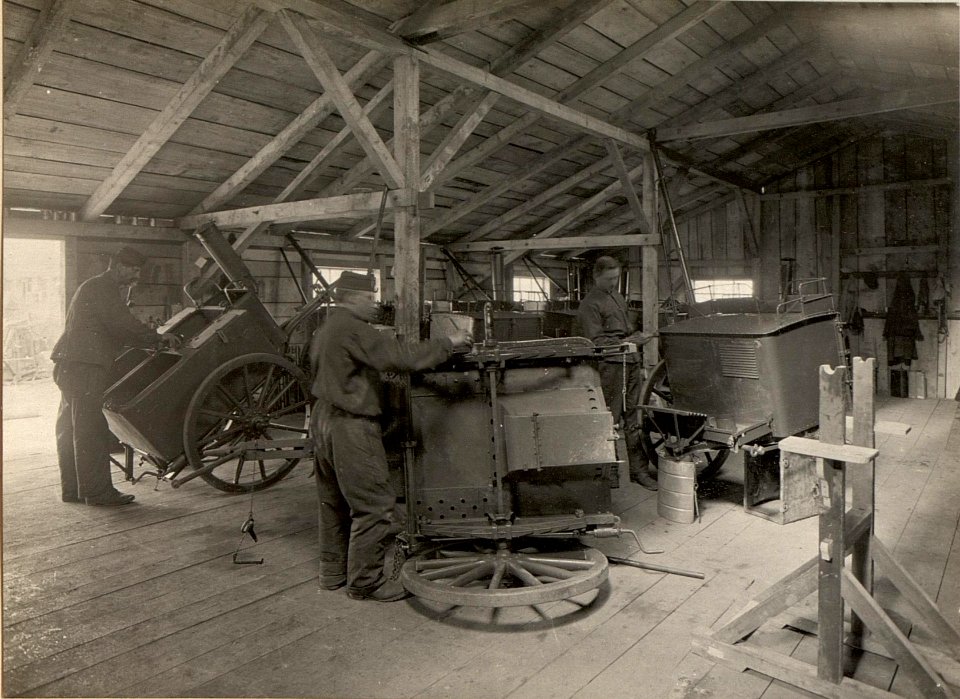 K.u.k. Verpflegs Feldausrüstungs Werkstätte in Villach, Abteilung für Fahrküchen Anstreicherei, aufgenommen am 25. Mai 1916 (BildID 15473115)