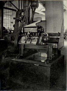 K.u.k.Kraftwagen Werkstätte in der Cellulosefabrik Villach. Einlaufstation mit 35 HP Praga Lastwagenmotor (BildID 15468179)