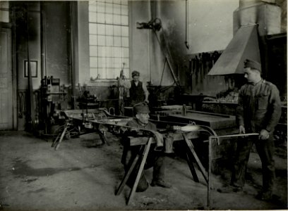K.u.k.Kraftwagen Werkstätte in der Cellulosefabrik Villach. Schmiede. (BildID 15468193)