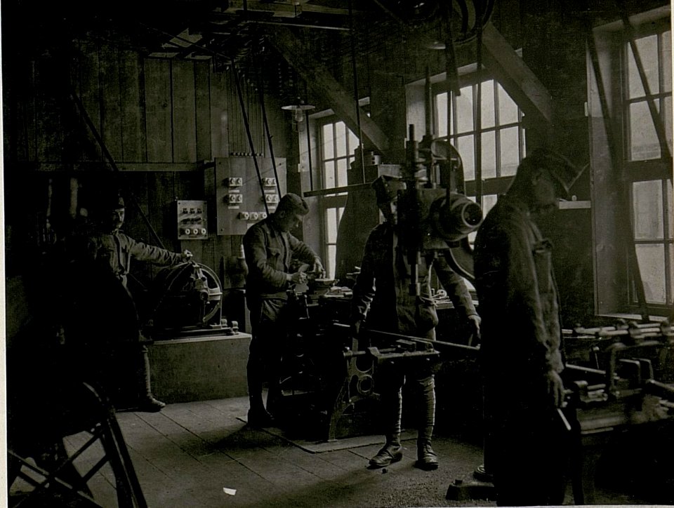 K.u.k.Mobiles Schazzeugdepot 7.Warmbad-Villach. (18-III.1918.) Schlossered. (BildID 15515919)